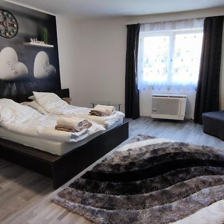 Freedom-Fehervar Apartman Székesfehérvár Buitenkant foto