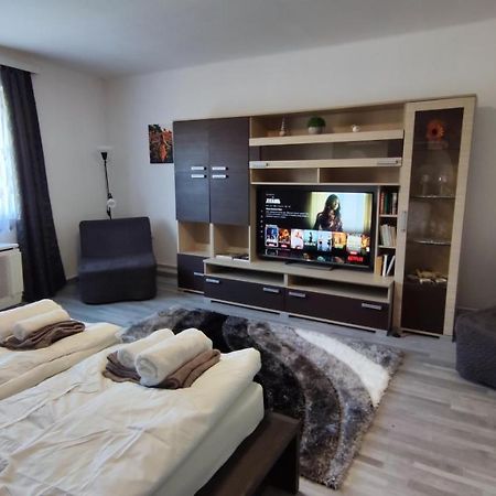 Freedom-Fehervar Apartman Székesfehérvár Buitenkant foto