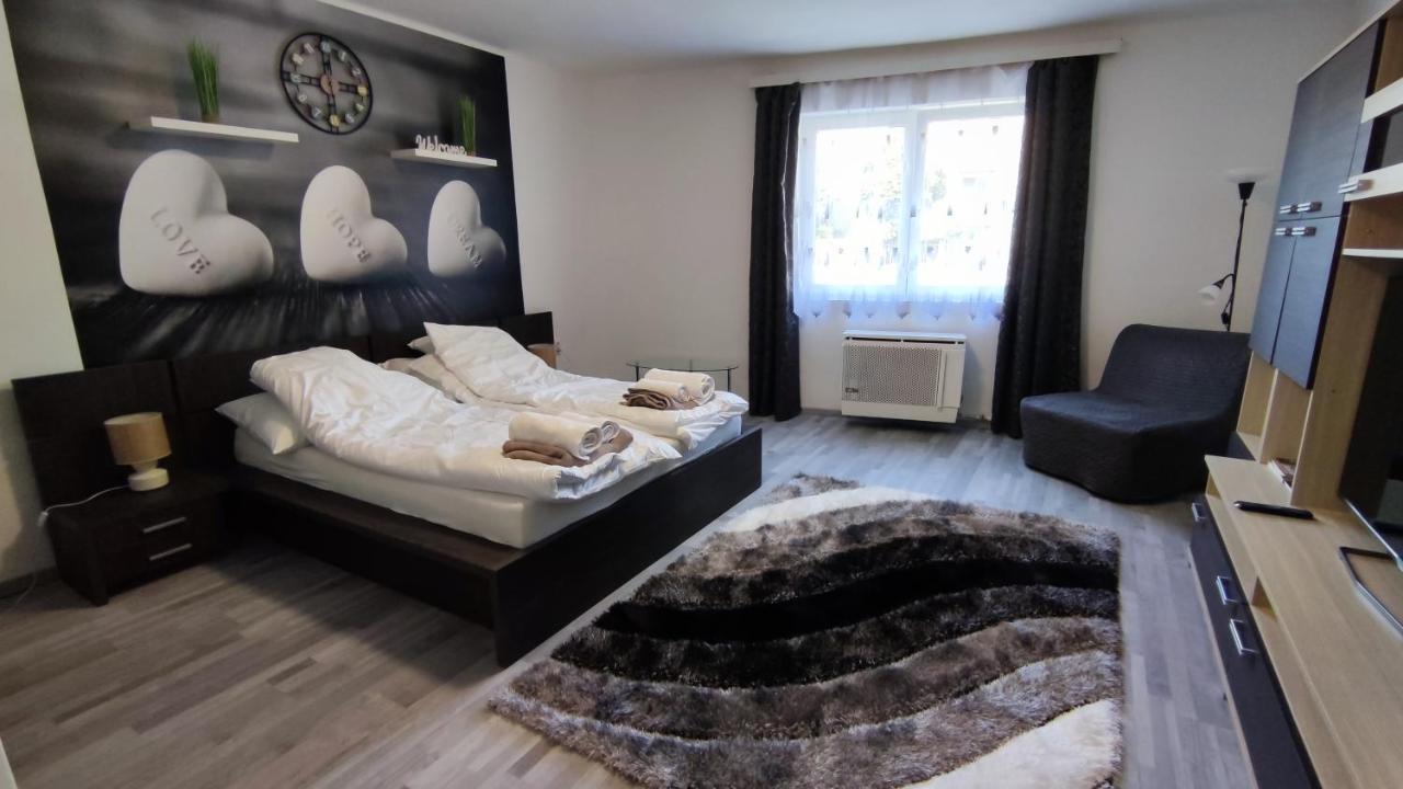 Freedom-Fehervar Apartman Székesfehérvár Buitenkant foto
