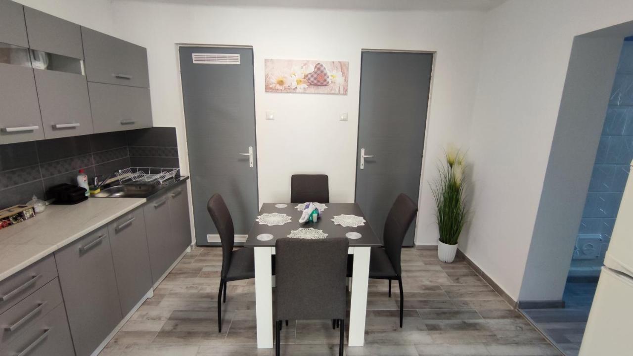 Freedom-Fehervar Apartman Székesfehérvár Buitenkant foto