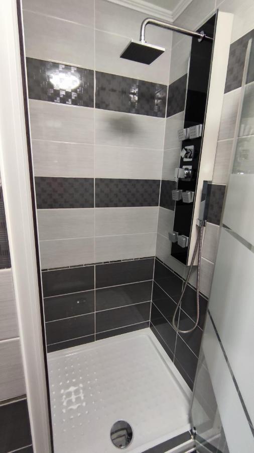 Freedom-Fehervar Apartman Székesfehérvár Buitenkant foto